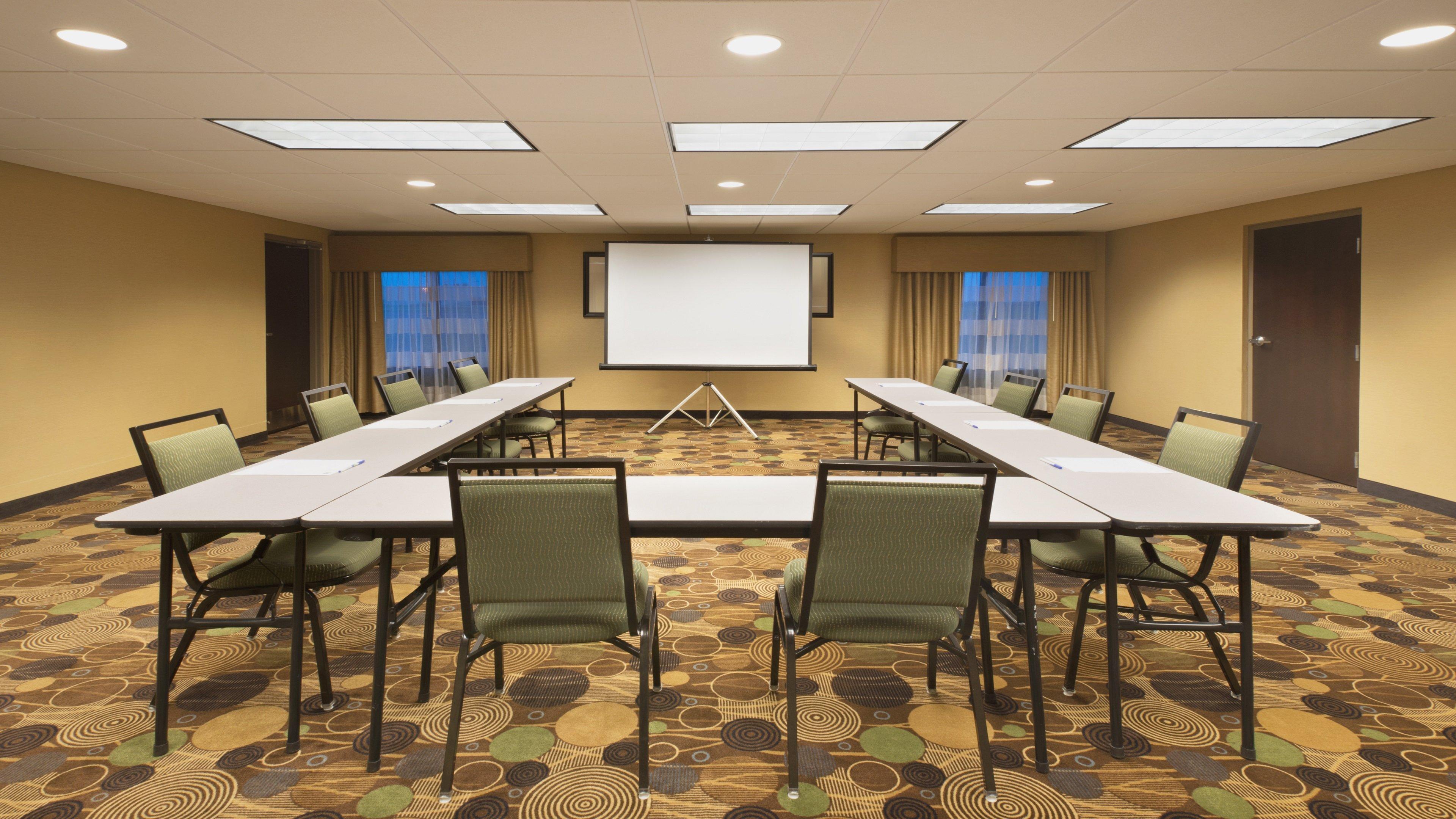 Holiday Inn Express Hotel & Suites Colby By Ihg Extérieur photo