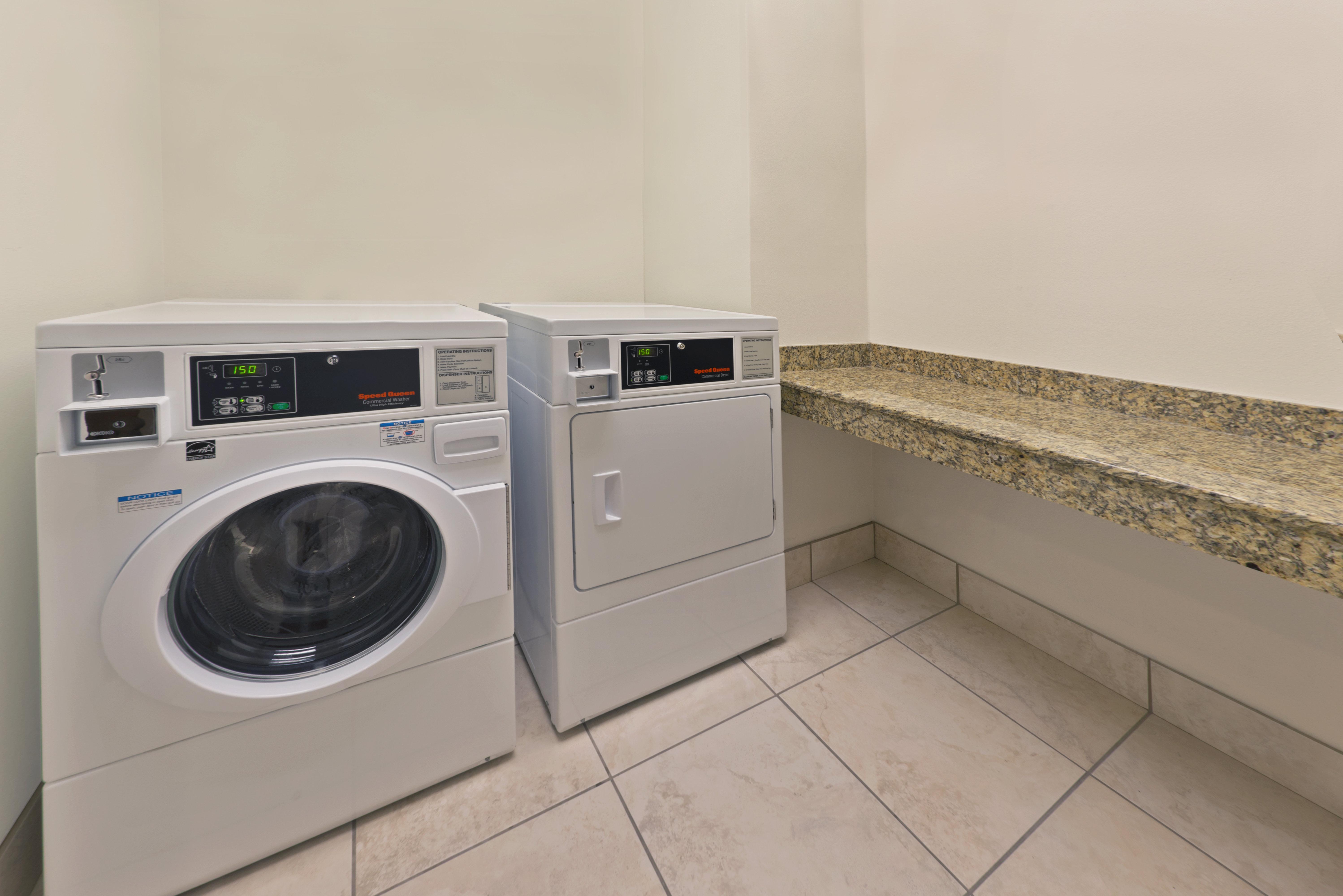 Holiday Inn Express Hotel & Suites Colby By Ihg Extérieur photo