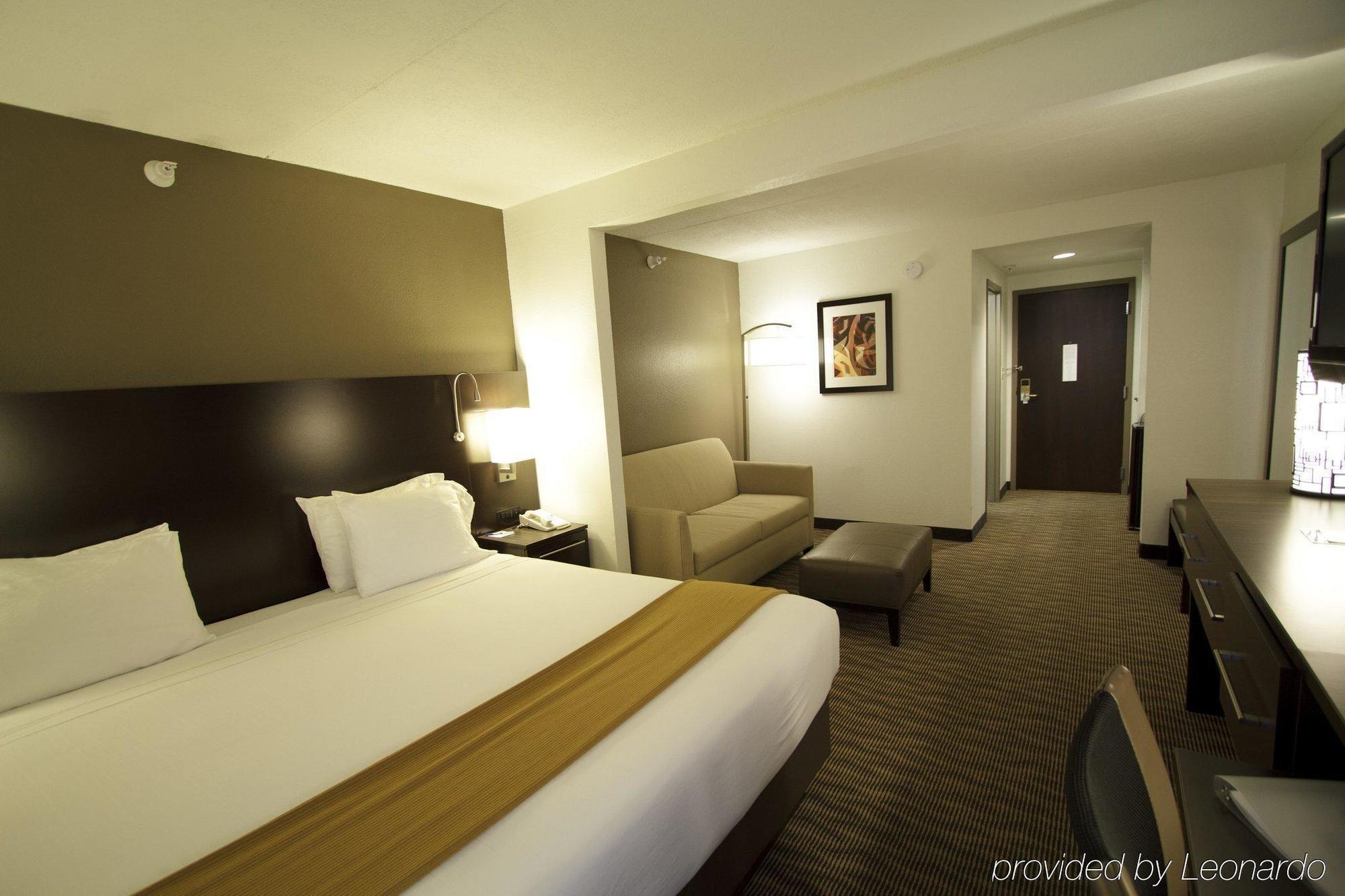 Holiday Inn Express Hotel & Suites Colby By Ihg Extérieur photo