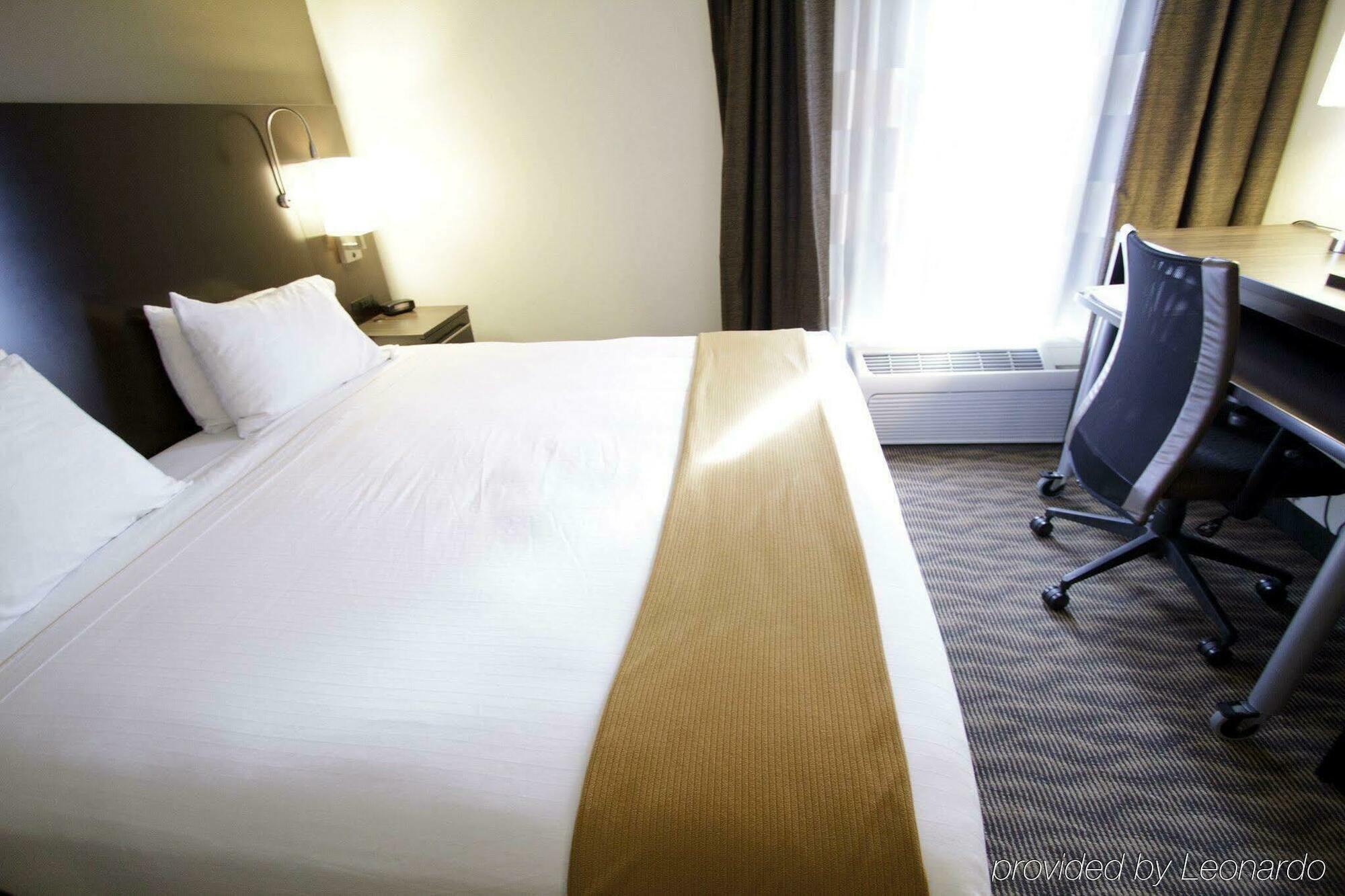 Holiday Inn Express Hotel & Suites Colby By Ihg Extérieur photo