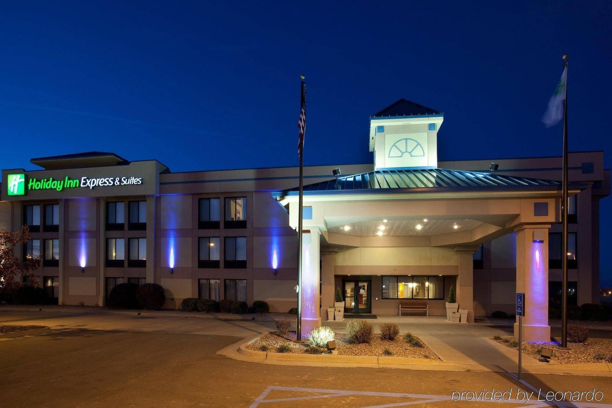 Holiday Inn Express Hotel & Suites Colby By Ihg Extérieur photo
