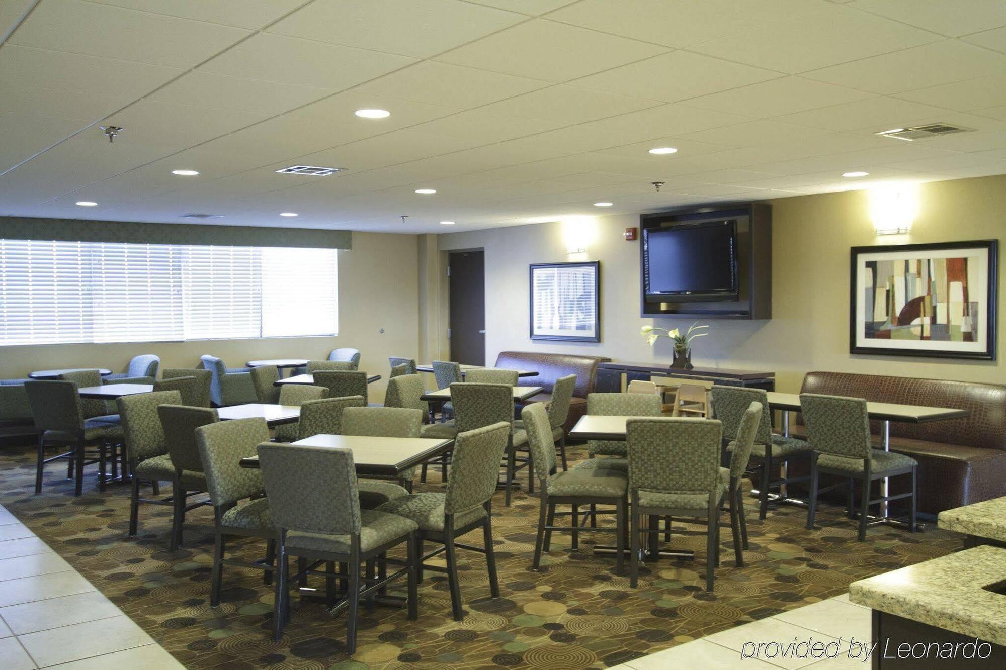Holiday Inn Express Hotel & Suites Colby By Ihg Extérieur photo